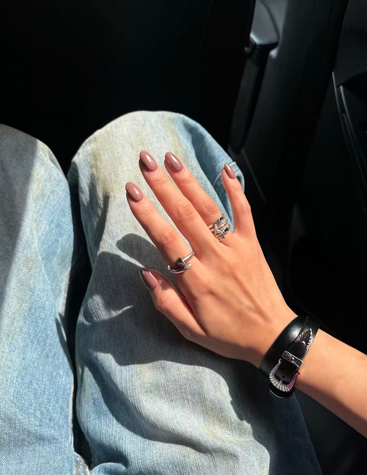 Fette Velvet Blush mauve short oval press-on nails worn casually with silver jewellery and denim.